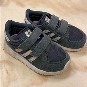 Adidas toddler 6 grey sneaker- Velcro